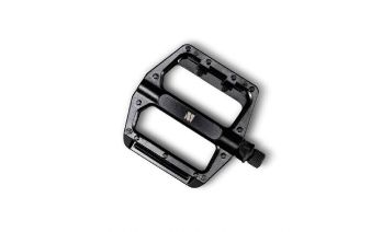 Flat pedals